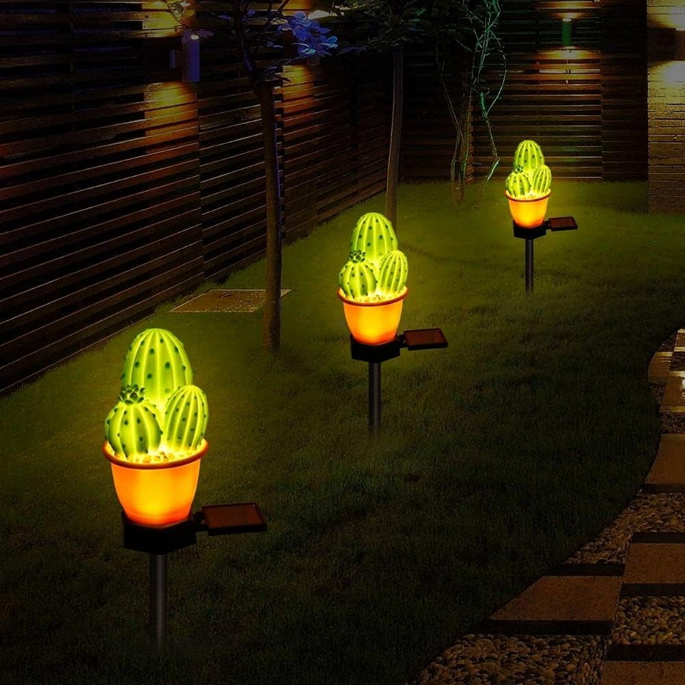 Solar Lights Outdoor Garden Decorative 2 Packs Solar Cactus Light Garden Stake Lights Waterproof for Patio, Lawn, Garden, Yard